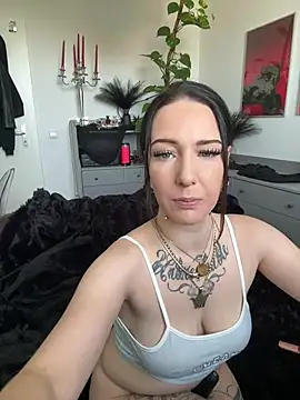 Trixie-Tainted online show from 08-03-26, 12:43