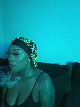 Snapshot of Creamesensation chatting on 01-17-25, 01:25 Creamesensation online show from 01-17-25, 01:25