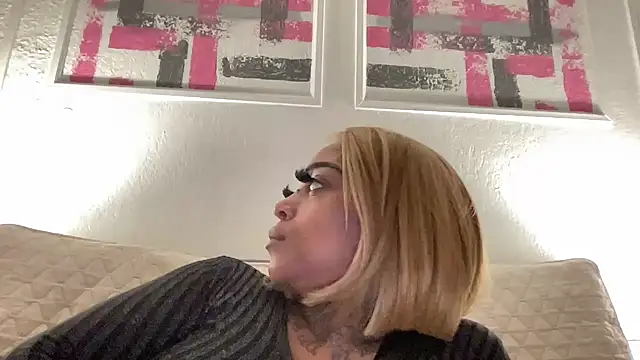 Snapshot of Creamesensation chatting on 01-26-25, 02:41 Creamesensation online show from 01-26-25, 02:41