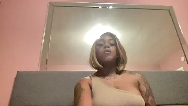 Snapshot of Creamesensation chatting on 02-04-25, 08:13 Creamesensation online show from 02-04-25, 08:13