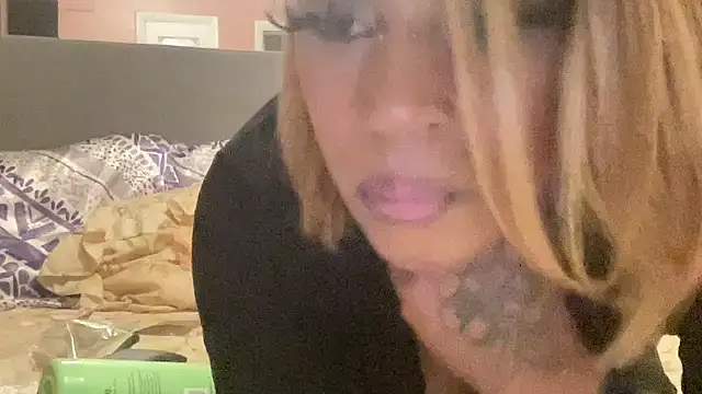 Snapshot of Creamesensation chatting on 02-06-25, 04:03 Creamesensation online show from 02-06-25, 04:03