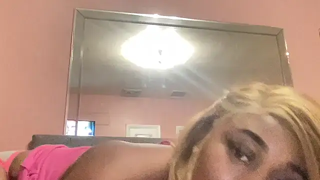 Snapshot of Creamesensation chatting on 02-07-25, 11:23 Creamesensation online show from 02-07-25, 11:23