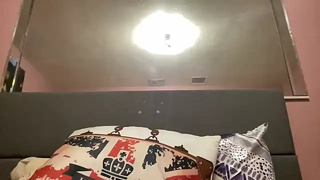 Snapshot of Creamesensation chatting on 02-11-25, 06:08 Creamesensation online show from 02-11-25, 06:08