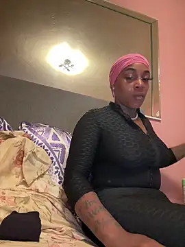 Snapshot of Creamesensation chatting on 02-13-25, 01:08 Creamesensation online show from 02-13-25, 01:08