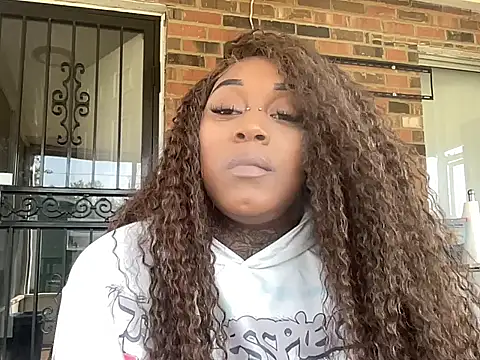 Snapshot of Creamesensation chatting on 09-10-25, 03:01 Creamesensation online show from 09-10-25, 03:01