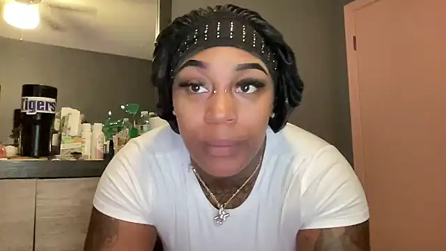 Snapshot of Creamesensation chatting on 09-23-25, 03:48 Creamesensation online show from 09-23-25, 03:48