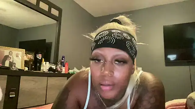 Snapshot of Creamesensation chatting on 10-07-25, 08:28 Creamesensation online show from 10-07-25, 08:28