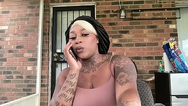 Snapshot of Creamesensation chatting on 10-17-25, 02:19 Creamesensation online show from 10-17-25, 02:19