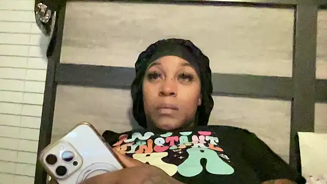 Snapshot of Creamesensation chatting on 10-25-25, 06:43 Creamesensation online show from 10-25-25, 06:43