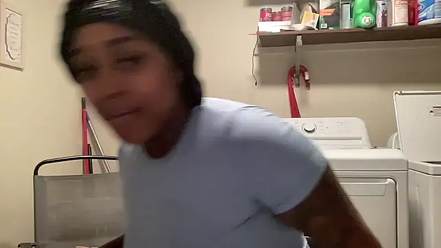 Snapshot of Creamesensation chatting on 10-25-25, 08:36 Creamesensation online show from 10-25-25, 08:36