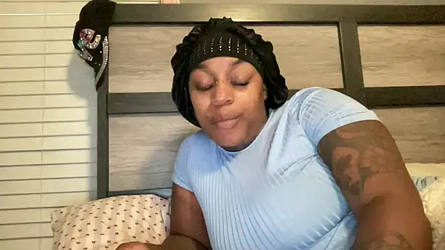 Snapshot of Creamesensation chatting on 10-26-25, 11:49 Creamesensation online show from 10-26-25, 11:49