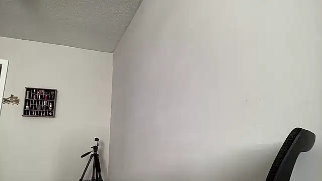 Snapshot of Creamesensation chatting on 12-15-25, 06:34 Creamesensation online show from 12-15-25, 06:34