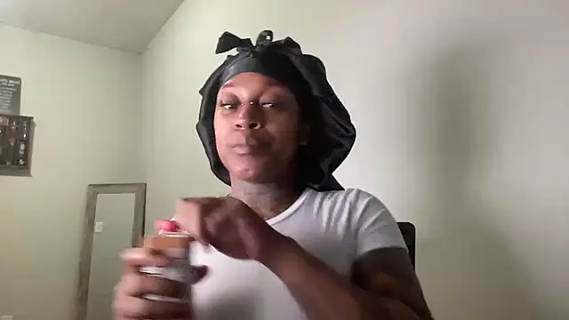 Snapshot of Creamesensation chatting on 01-17-26, 02:27 Creamesensation online show from 01-17-26, 02:27