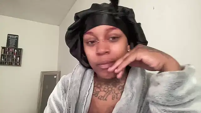 Snapshot of Creamesensation chatting on 01-17-26, 02:33 Creamesensation online show from 01-17-26, 02:33