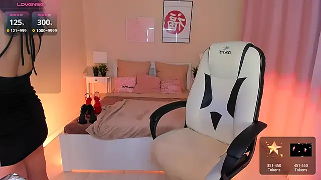 HelenaRegal online show from 11-14-25, 01:54