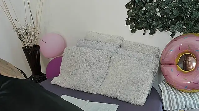 DestinyHills online show from 09-10-25, 01:33