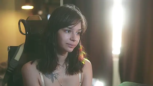 Snapshot of alyssa_sweet chatting on 09-17-25, 04:25 alyssa sweet online show from 09-17-25, 04:25