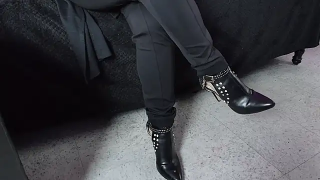  Jade 16 online show from 12-17-25, 12:00