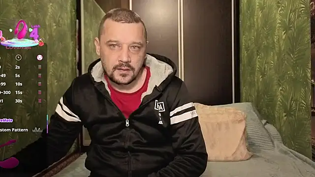 Snapshot of DanielOhCool chatting on 12-16-25, 07:02 DanielOhCool online show from 12-16-25, 07:02