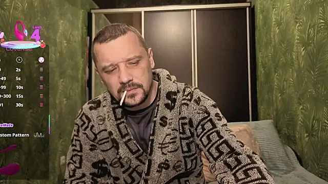 Snapshot of DanielOhCool chatting on 12-20-25, 07:37 DanielOhCool online show from 12-20-25, 07:37