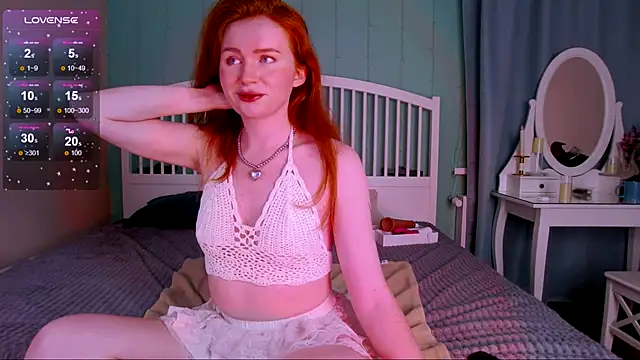 Snapshot of GingerArin chatting on 10-22-25, 10:15 GingerArin online show from 10-22-25, 10:15