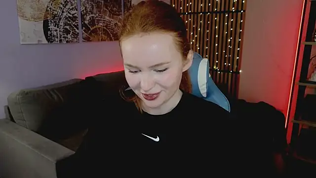 Snapshot of GingerArin chatting on 10-24-25, 10:22 GingerArin online show from 10-24-25, 10:22