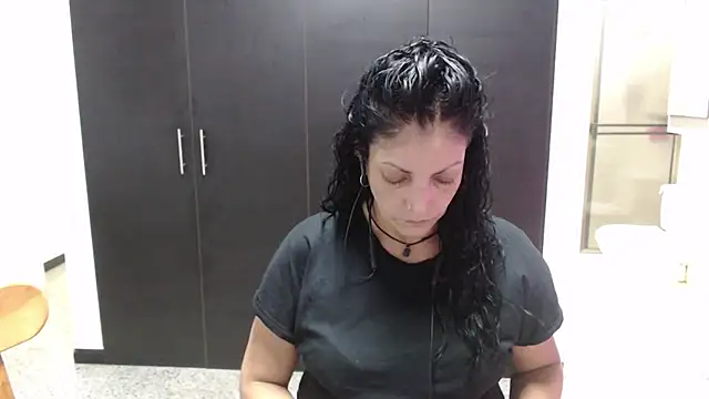 Snapshot of mijal_queen chatting on 10-22-25, 03:07 mijal queen online show from 10-22-25, 03:07