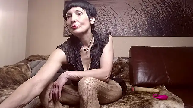 ElizabethLong online show from 05-18-26, 06:47