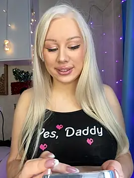 Snapshot of LaraHollywood chatting on 01-13-26, 07:46 LaraHollywood online show from 01-13-26, 07:46