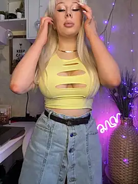 Snapshot of LaraHollywood chatting on 03-05-26, 07:59 LaraHollywood online show from 03-05-26, 07:59