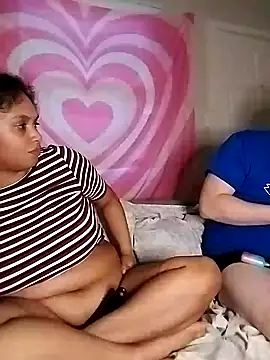 Snapshot of TasteeKitty chatting on 03-01-25, 01:43 TasteeKitty online show from 03-01-25, 01:43