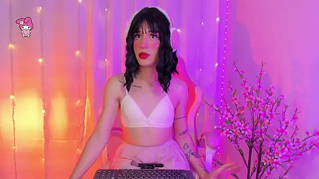Snapshot of rosseblondee chatting on 06-18-26, 10:14 rosseblondee online show from 06-18-26, 10:14