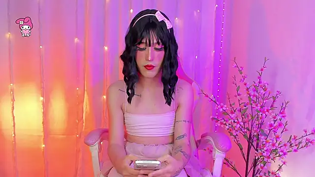 Snapshot of rosseblondee chatting on 06-21-26, 06:32 rosseblondee online show from 06-21-26, 06:32