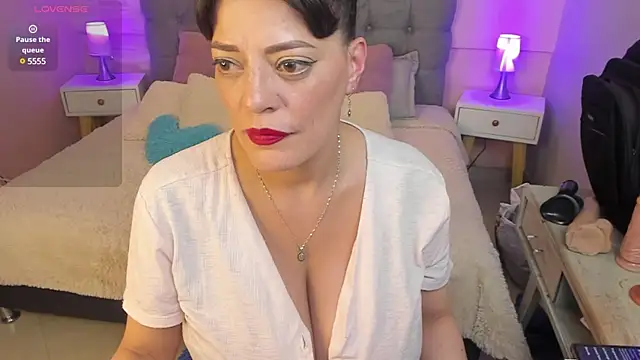 Snapshot of _Abril_W chatting on 02-21-25, 12:27 Abril W online show from 02-21-25, 12:27
