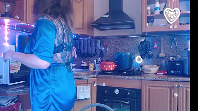 Snapshot of LizaCakes chatting on 12-11-24, 09:30 LizaCakes online show from 12-11-24, 09:30