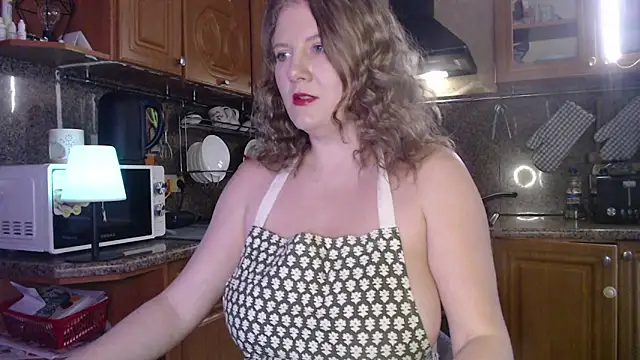 Snapshot of LizaCakes chatting on 02-27-25, 02:32 LizaCakes online show from 02-27-25, 02:32