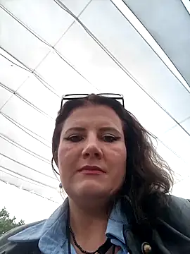 Snapshot of LizaCakes chatting on 09-19-25, 03:34 LizaCakes online show from 09-19-25, 03:34