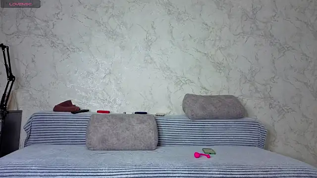 sweeetgirls2021 online show from 10-04-25, 03:04