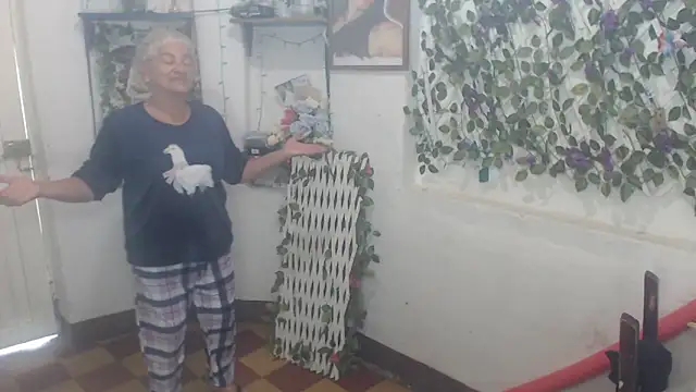 FunnyGrandma online show from 12-03-25, 05:00