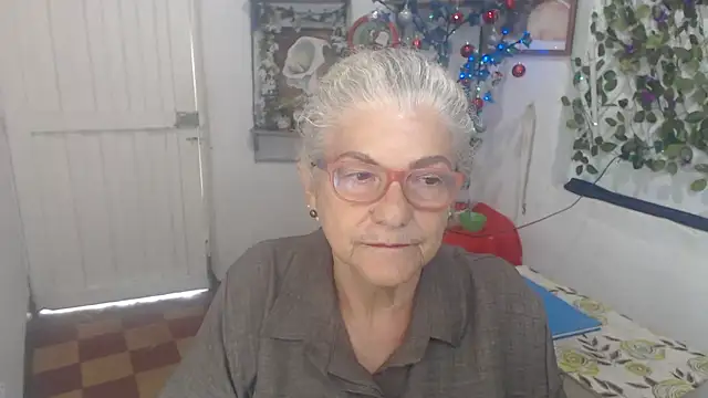FunnyGrandma online show from 12-17-25, 08:37
