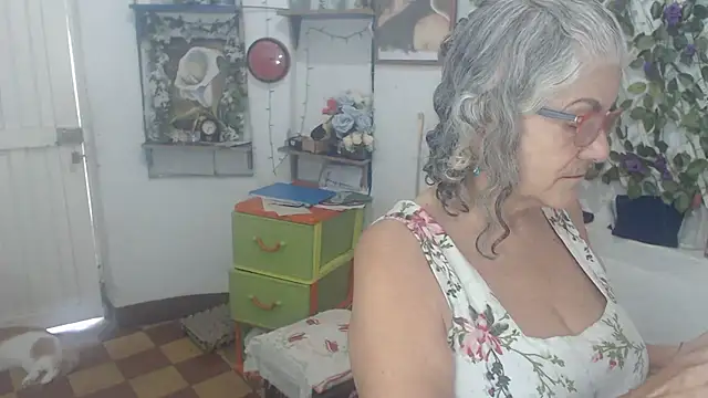 FunnyGrandma online show from 02-05-26, 05:28