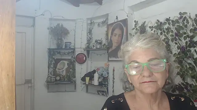 FunnyGrandma online show from 07-28-26, 01:56