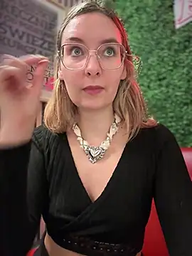 Snapshot of The_Snowwhitee chatting on 12-07-24, 09:39 The Snowwhitee online show from 12-07-24, 09:39