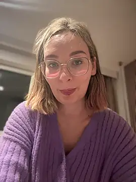 Snapshot of The_Snowwhitee chatting on 12-28-24, 05:57 The Snowwhitee online show from 12-28-24, 05:57