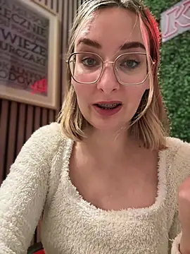 Snapshot of The_Snowwhitee chatting on 01-01-25, 10:13 The Snowwhitee online show from 01-01-25, 10:13