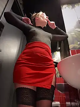 Snapshot of The_Snowwhitee chatting on 02-19-25, 07:16 The Snowwhitee online show from 02-19-25, 07:16