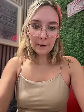 Snapshot of The_Snowwhitee chatting on 02-23-25, 09:22 The Snowwhitee online show from 02-23-25, 09:22