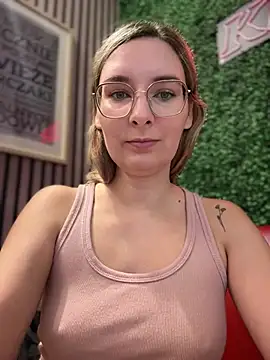 Snapshot of The_Snowwhitee chatting on 03-10-25, 09:21 The Snowwhitee online show from 03-10-25, 09:21