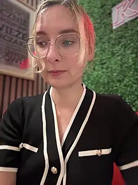 Snapshot of The_Snowwhitee chatting on 03-13-25, 07:17 The Snowwhitee online show from 03-13-25, 07:17