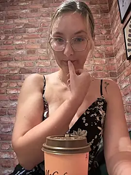 Snapshot of The_Snowwhitee chatting on 09-14-25, 08:13 The Snowwhitee online show from 09-14-25, 08:13